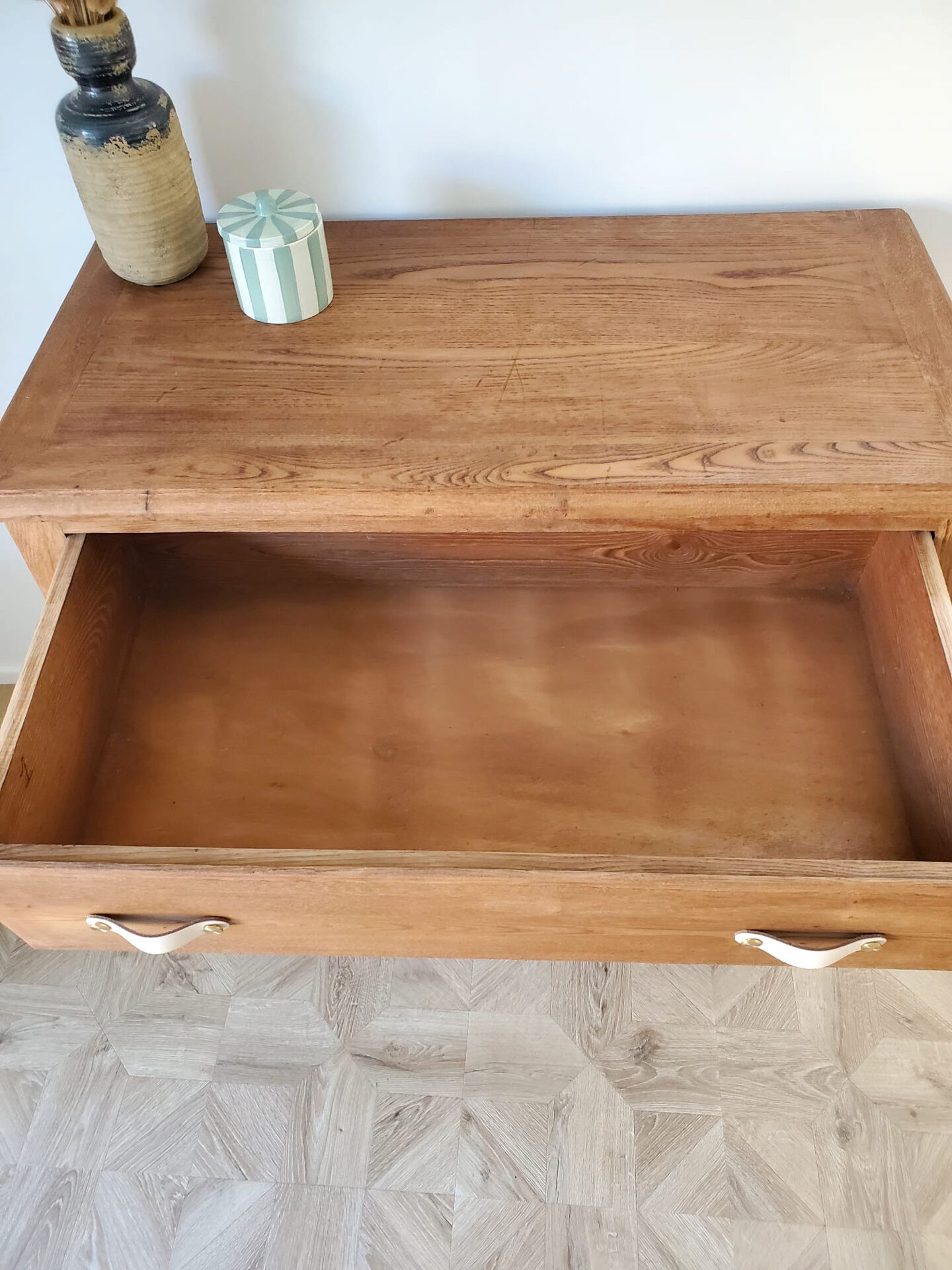 Solid wood chest of drawers