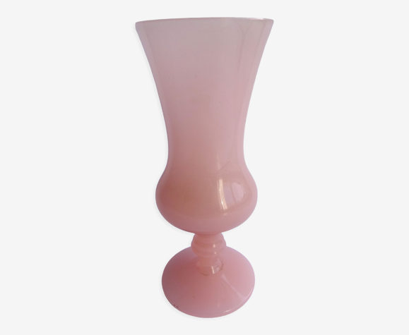 Vase en opaline rose