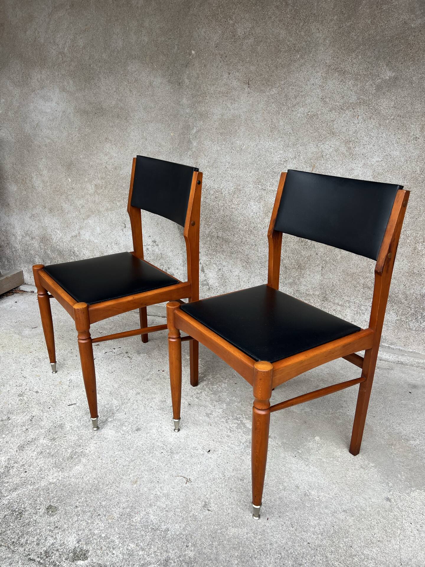 2 chaises vintage en bois et skaï