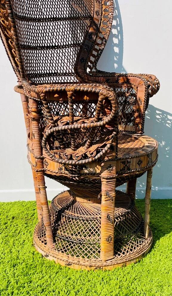 Fauteuil ' paon ' Emmanuelle XL. Vintage 70s