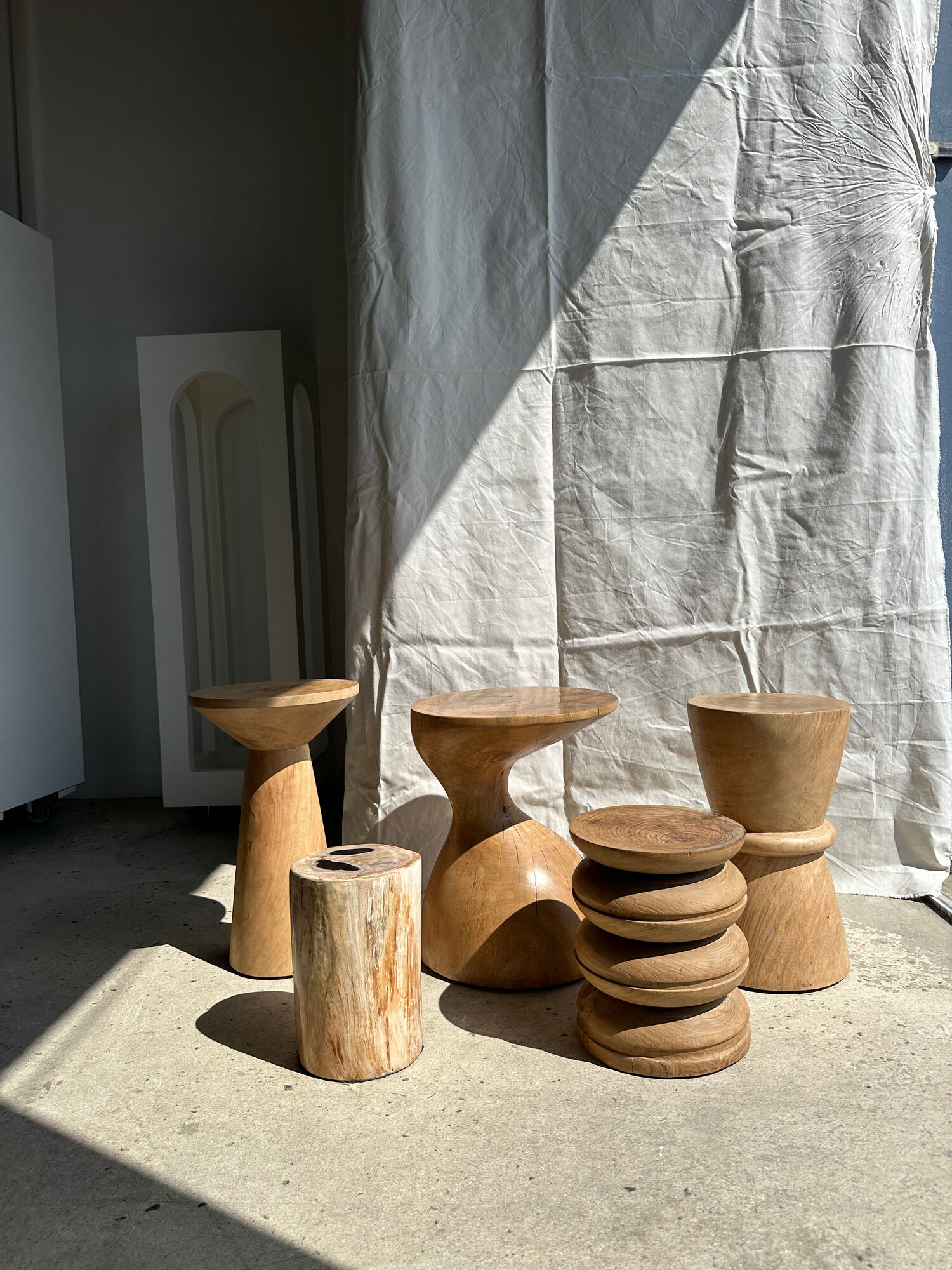 Side table, end of sofa in natural mango monoxyl conical tray H:50cm