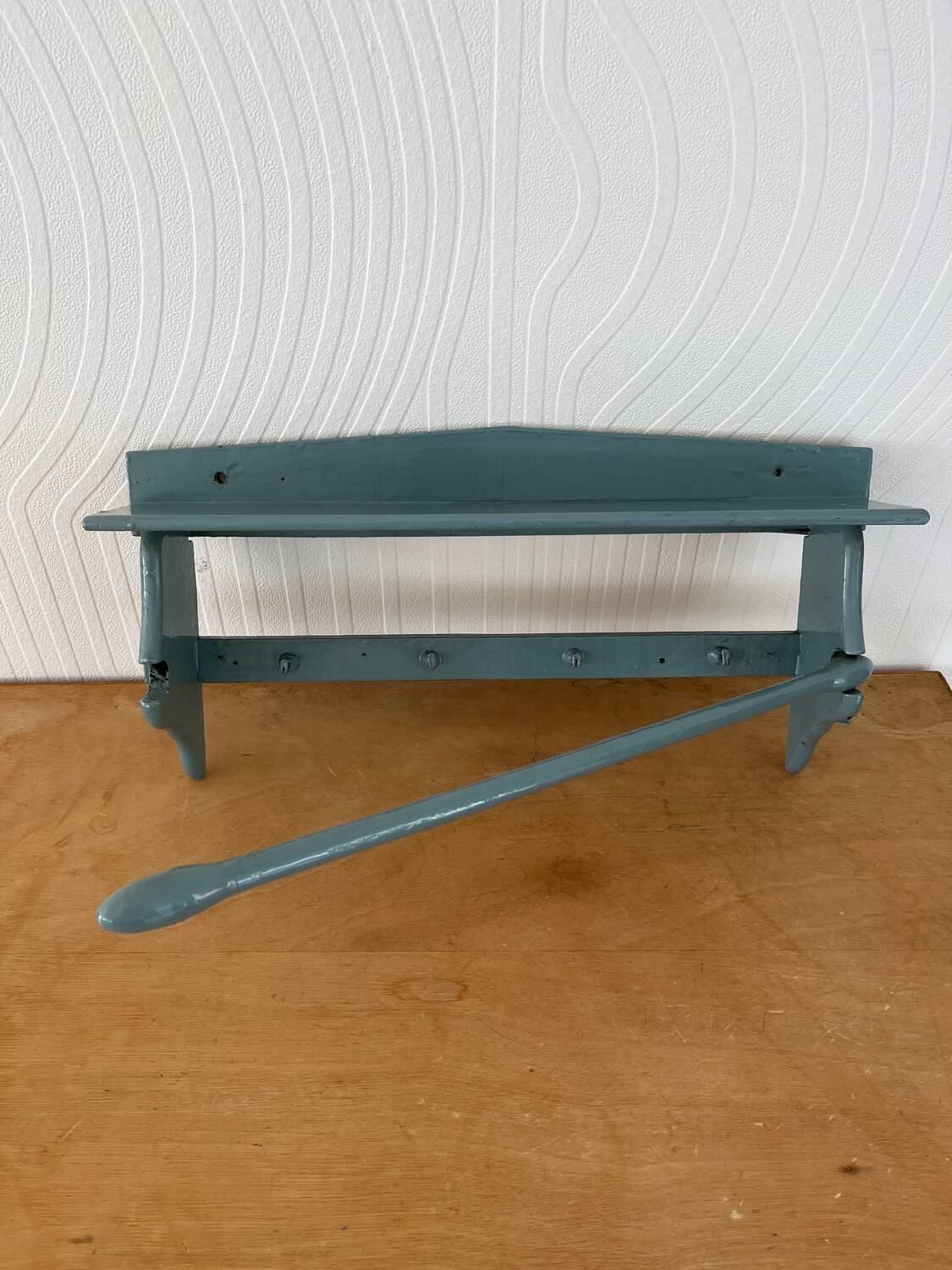 Set of 2 shelves and 1 vintage coat rack