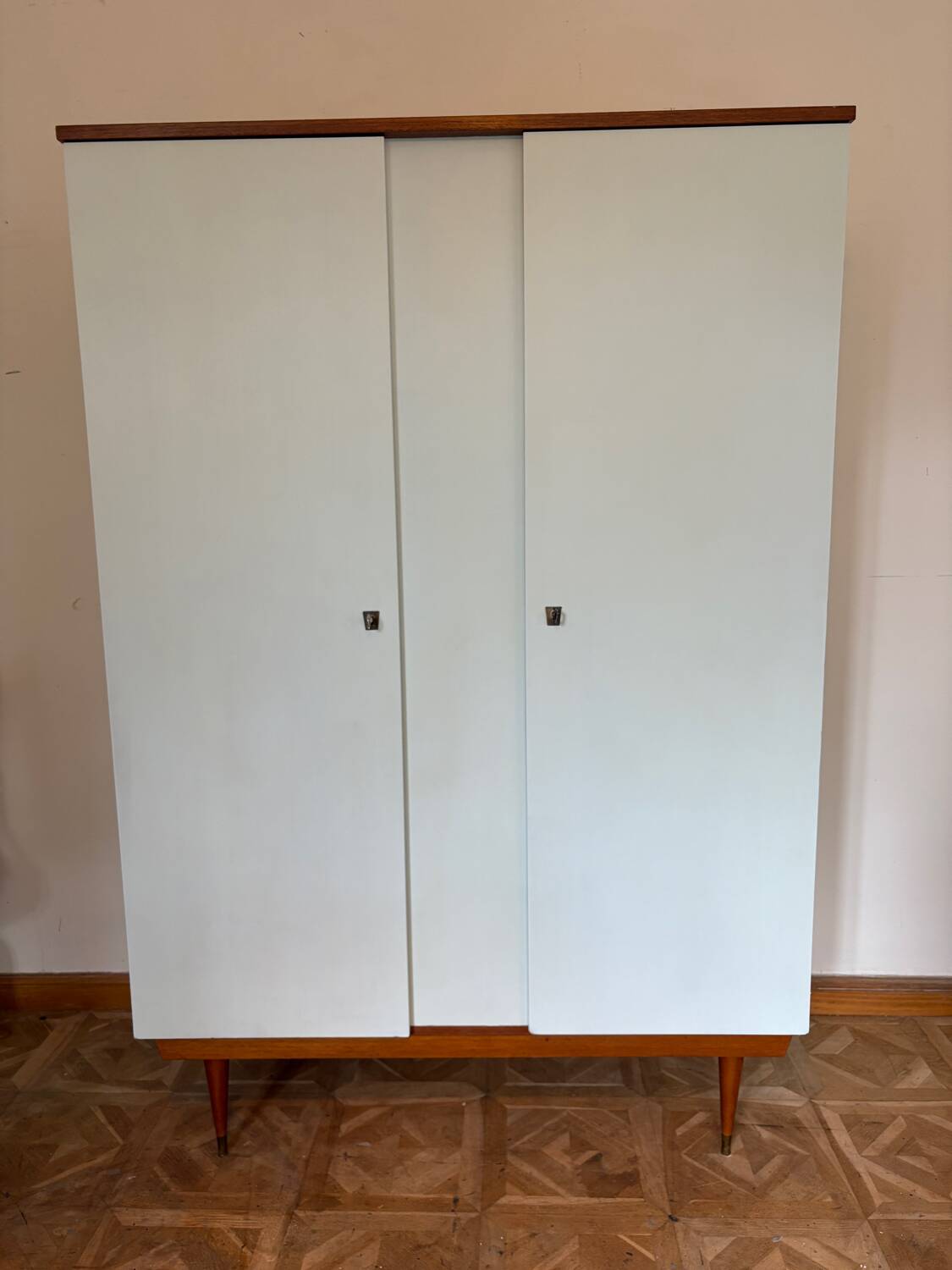 Cloud blue vintage removable wardrobe