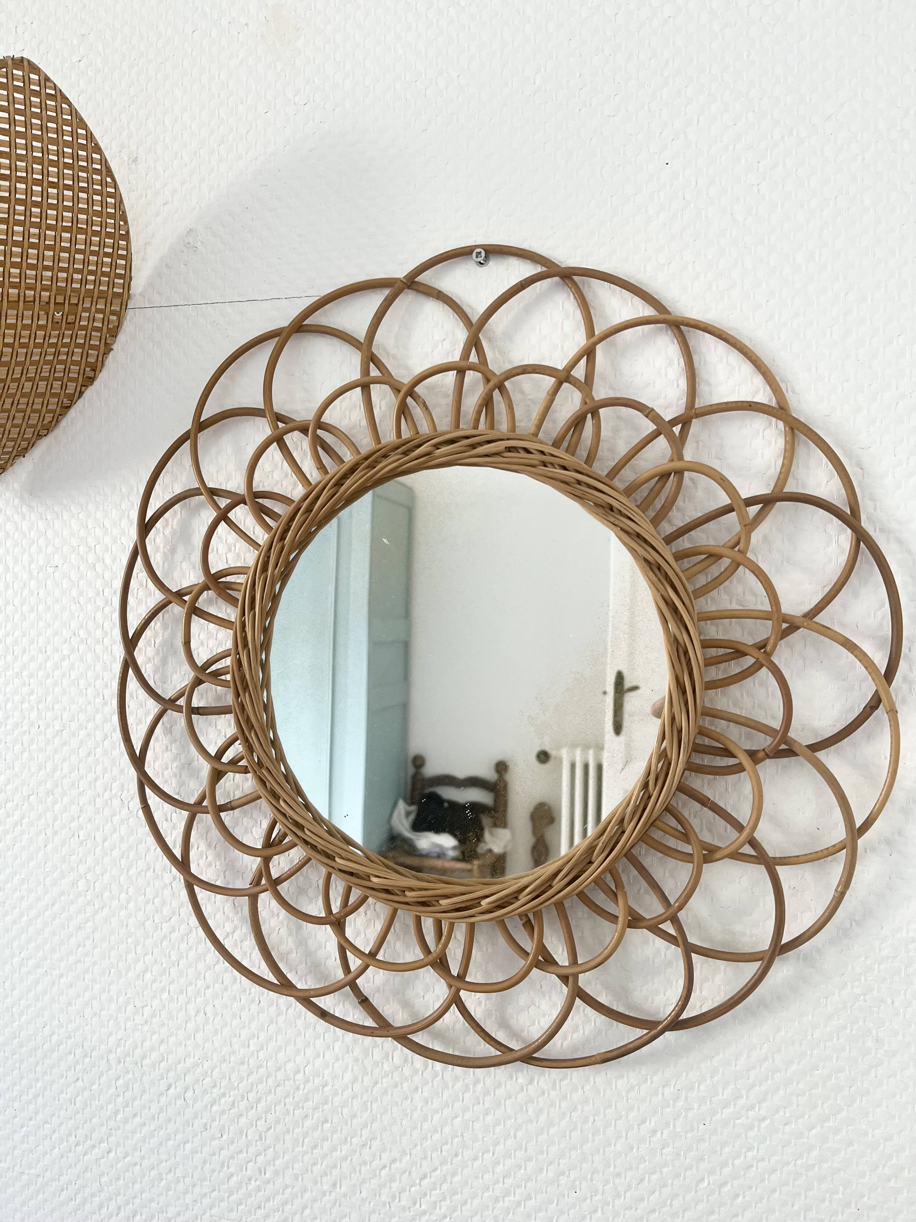 Vintage rattan flower mirror