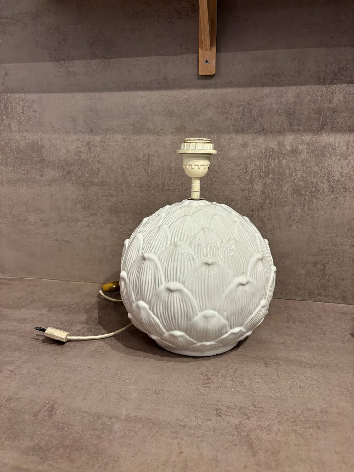Vintage artichoke lamp