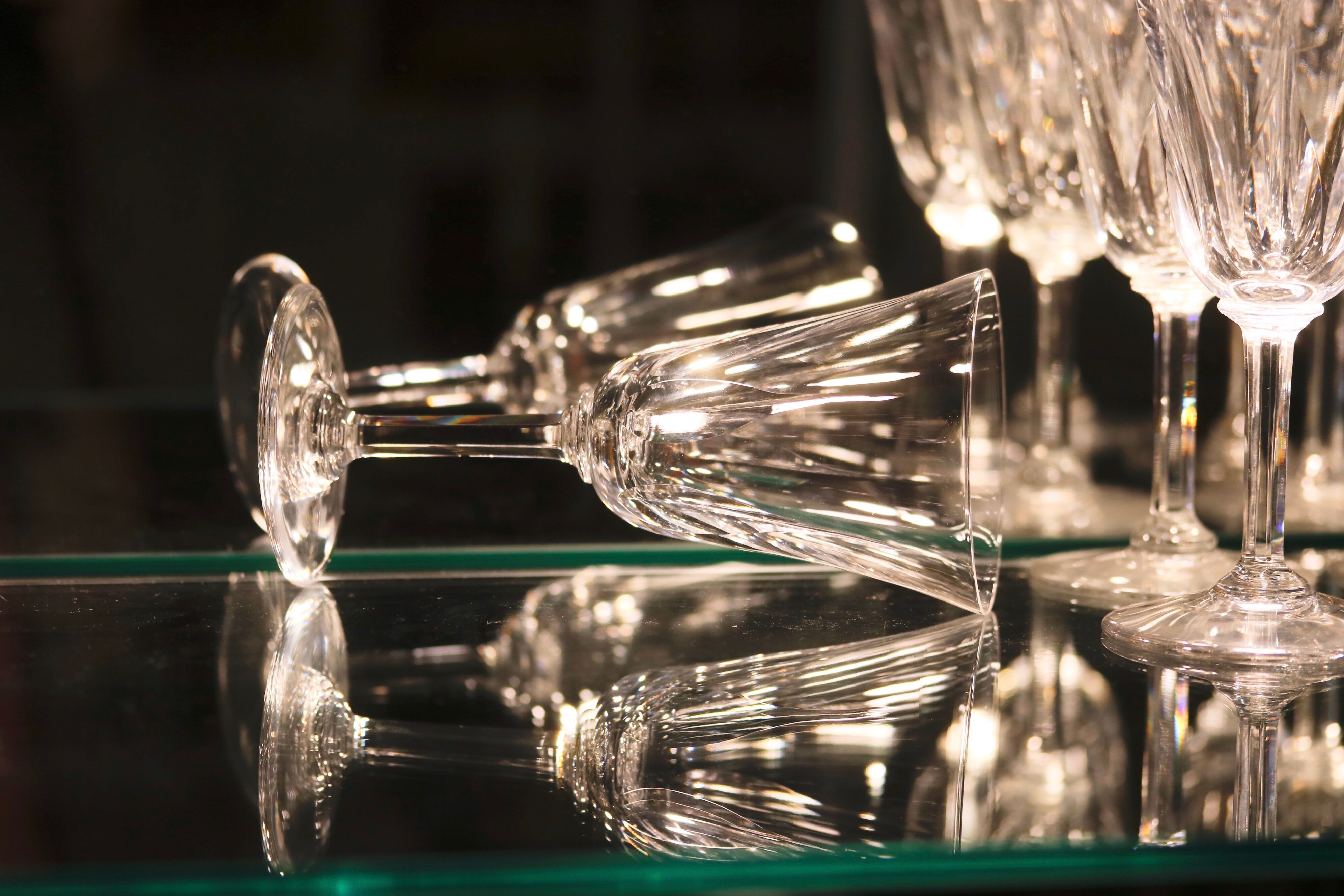 Suite of 8 crystal water glasses of Saint Louis, Model Cerdagne