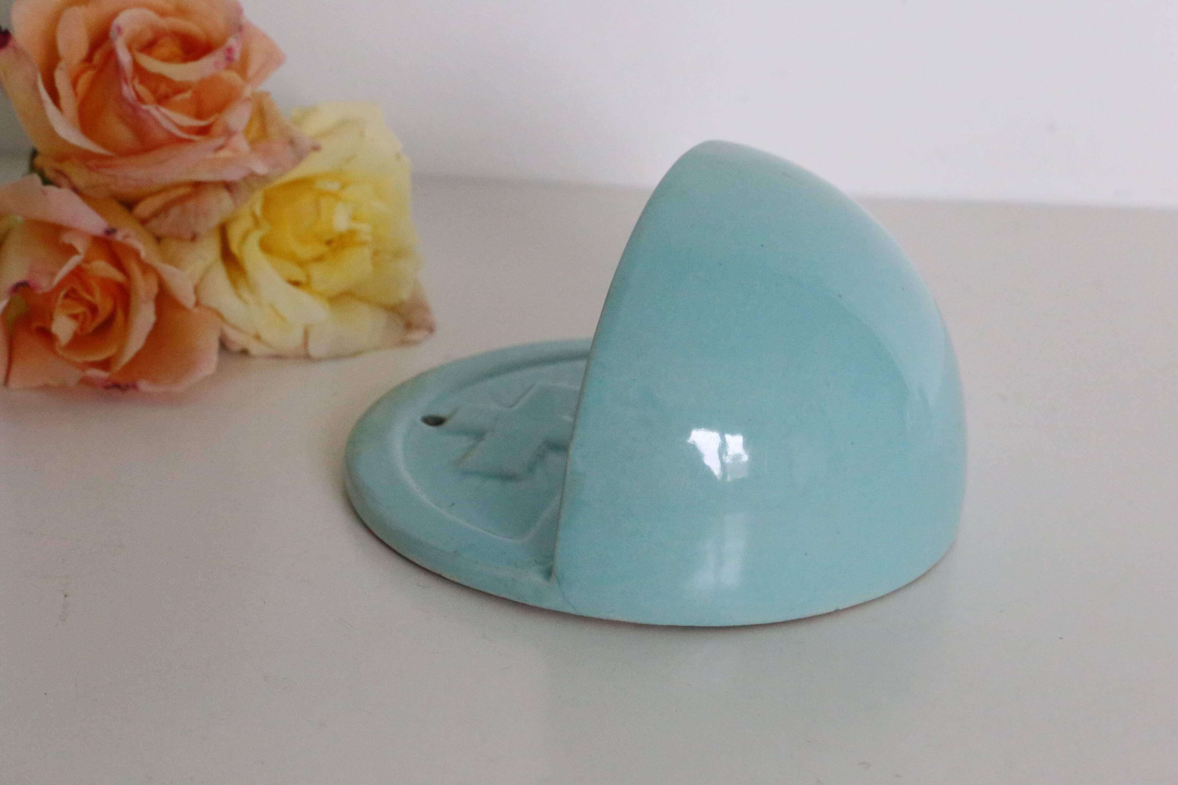 Bénitier en faïence de Desvres, 1980