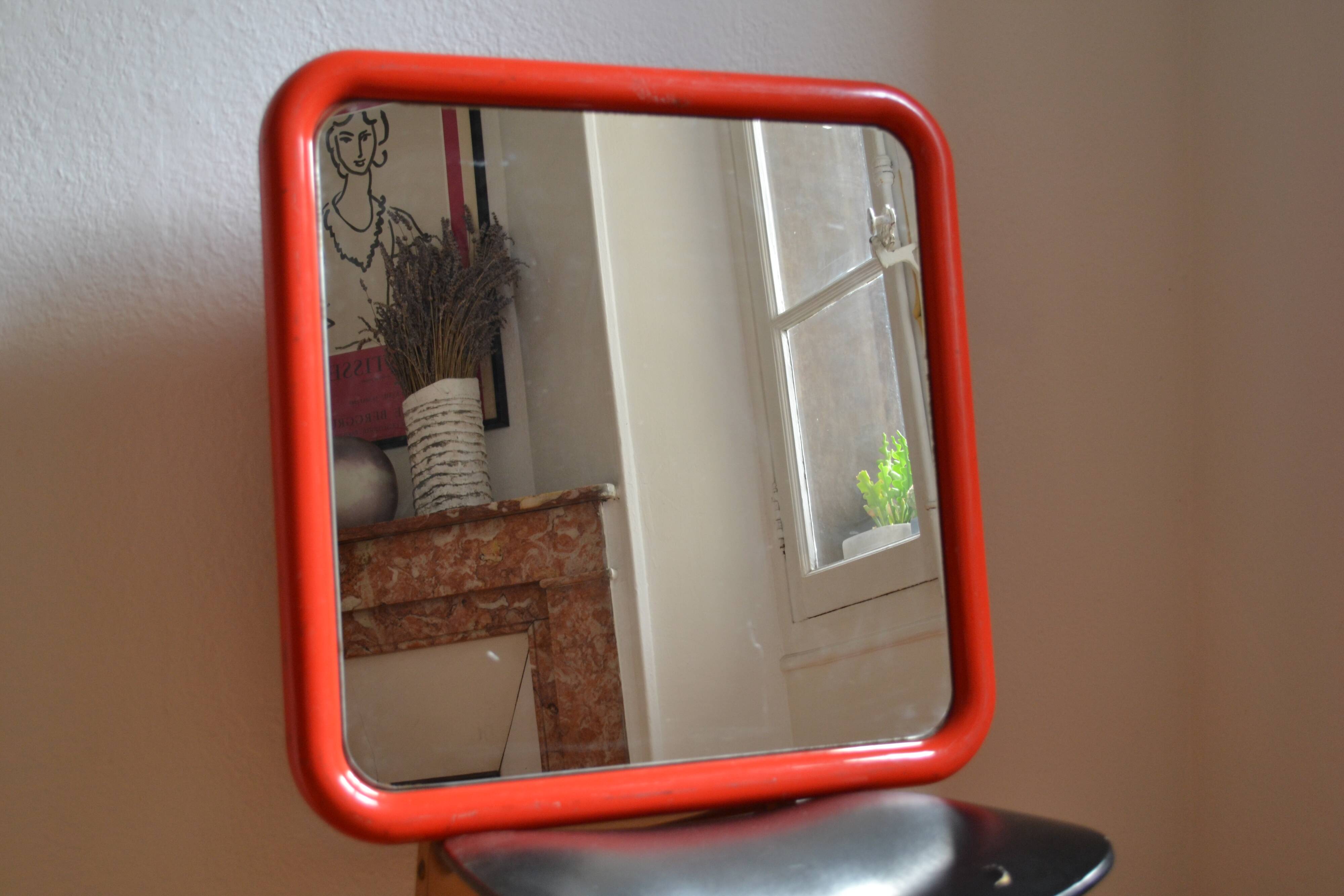 Miroir annees 70 plastique rouge style scandinave