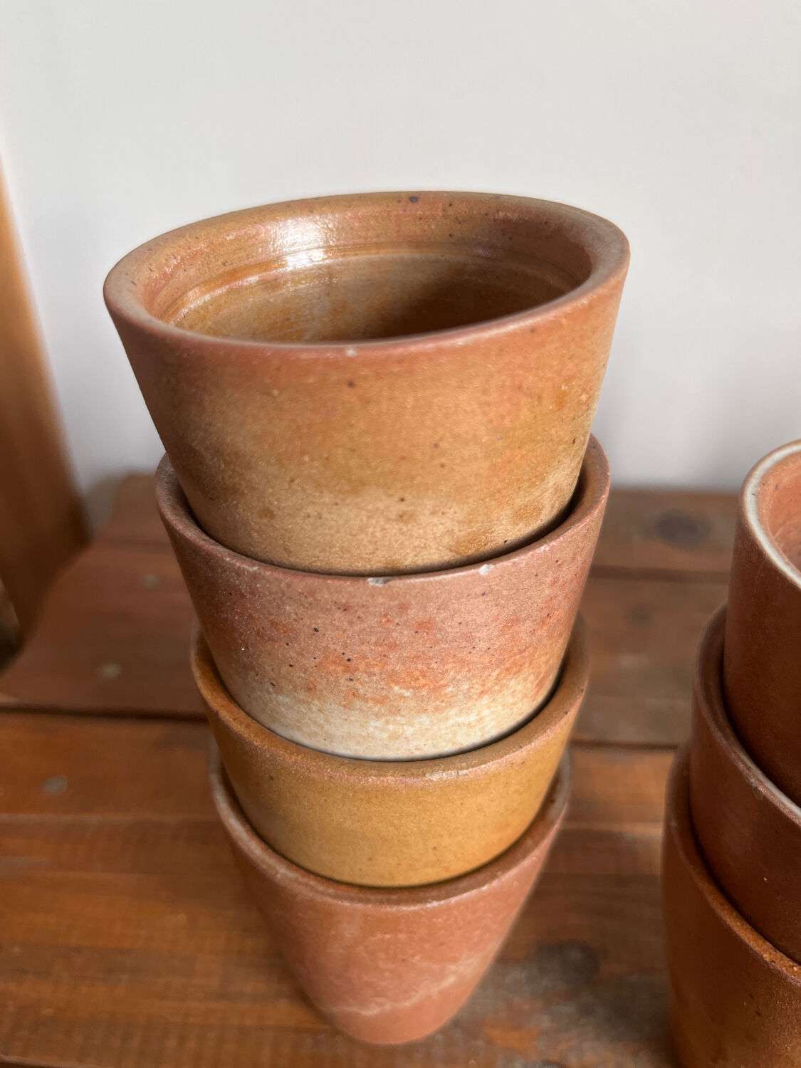 13 tasses à café en grès