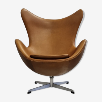 Arne Jacobsen Egg armchair made by Fritz Hansen