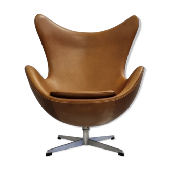 Arne Jacobsen Egg armchair made by Fritz Hansen