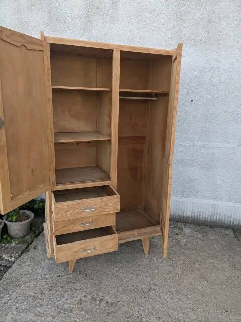 Cabinet with tapered legs