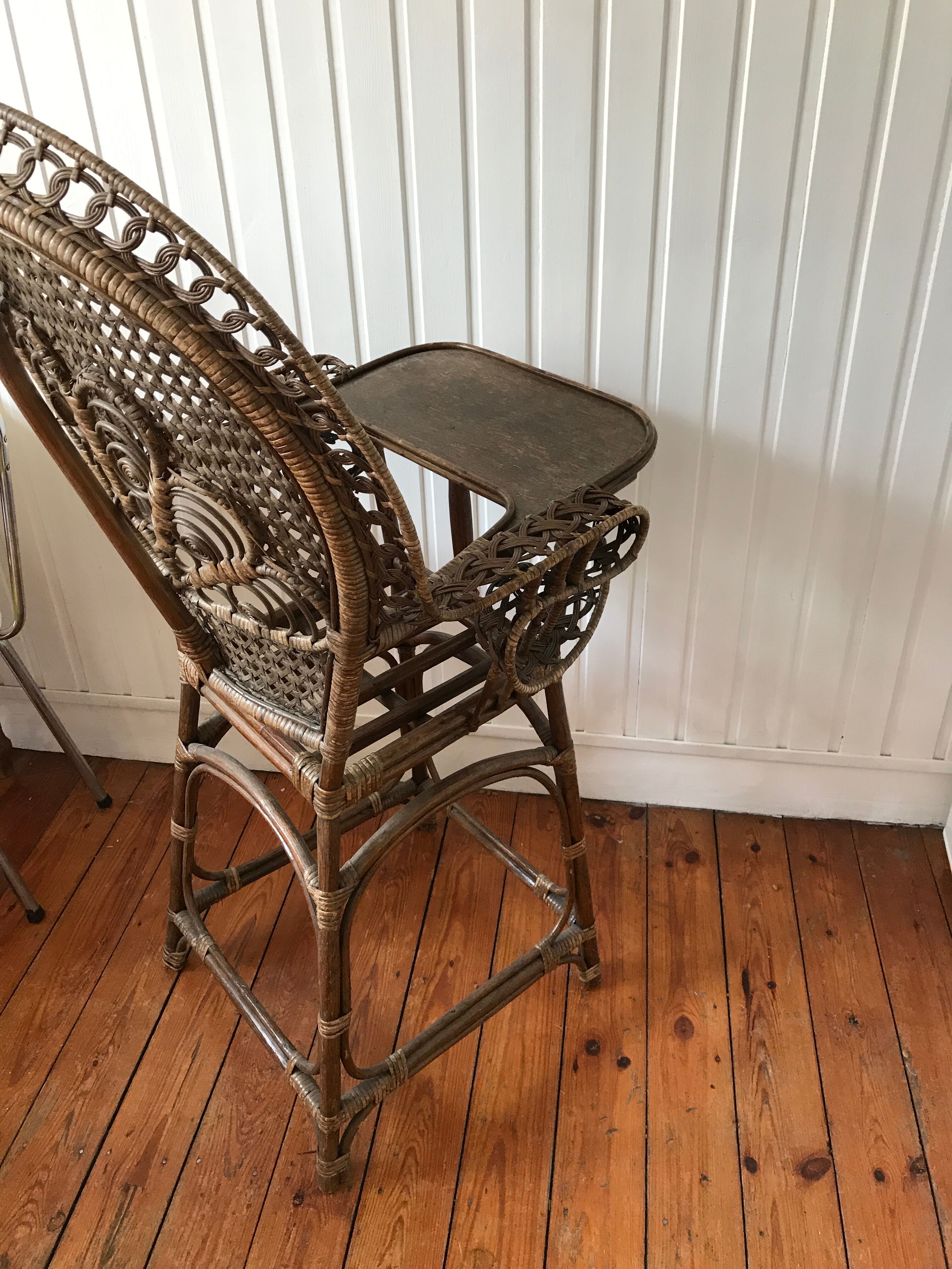 Emmanuelle chair for children