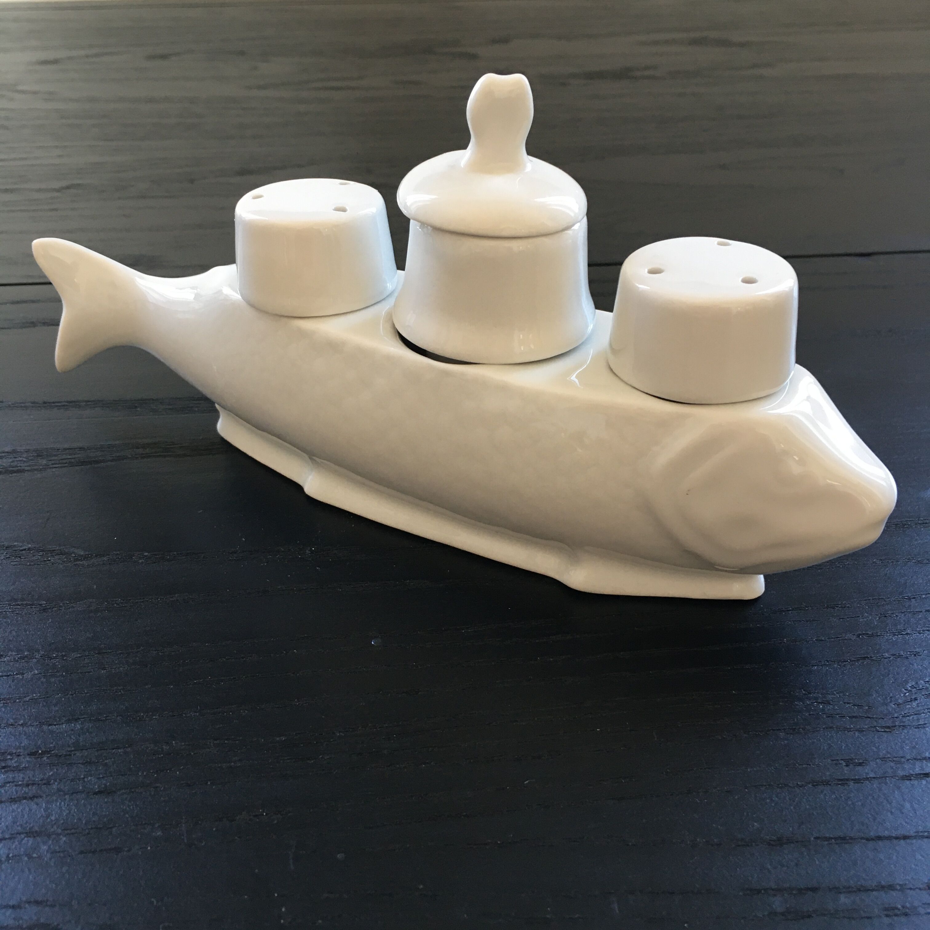 Serviteur poisson sel et poivre