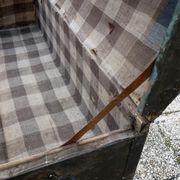 Ancienne malle de voyage en bois bombée