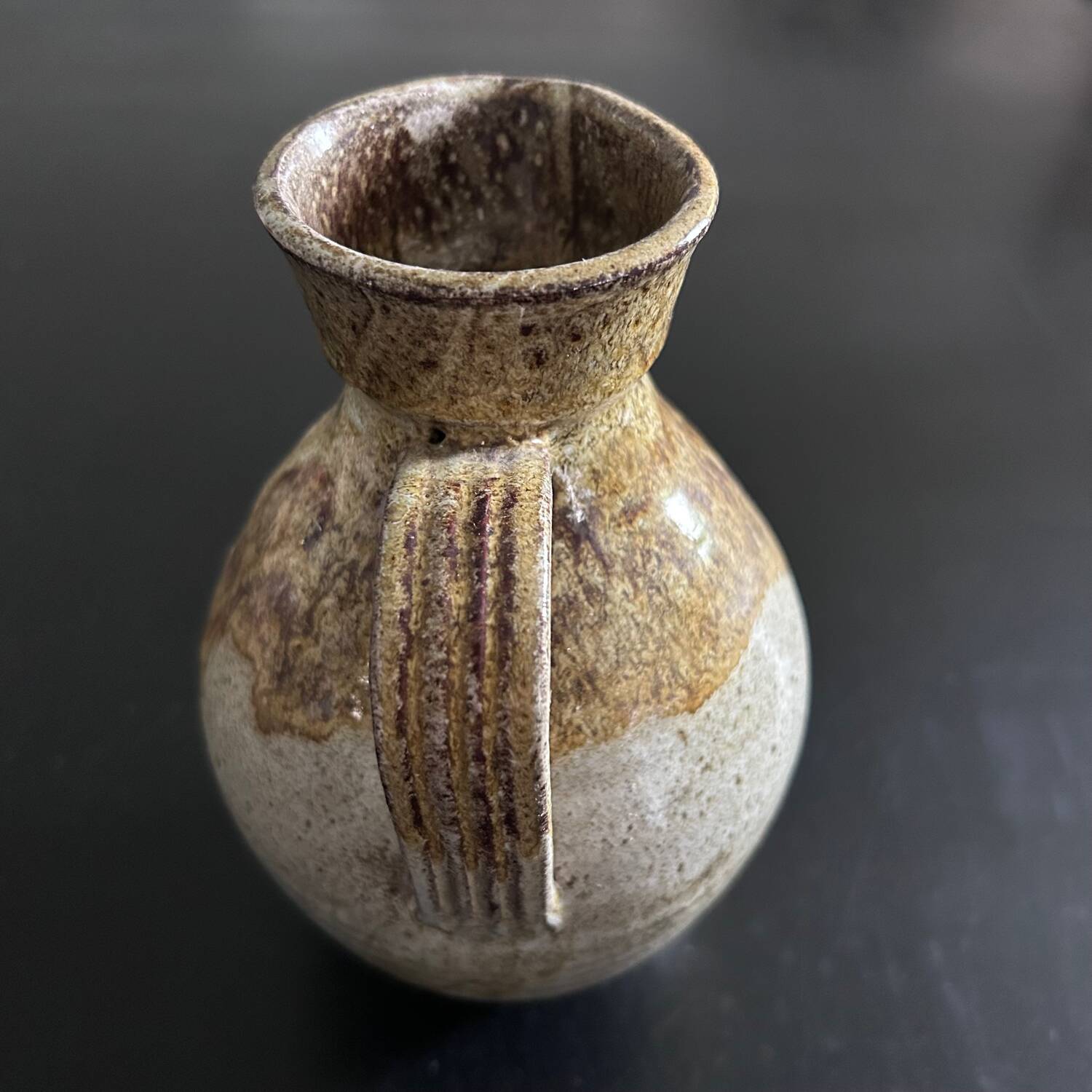 Pichet en grès bicolore