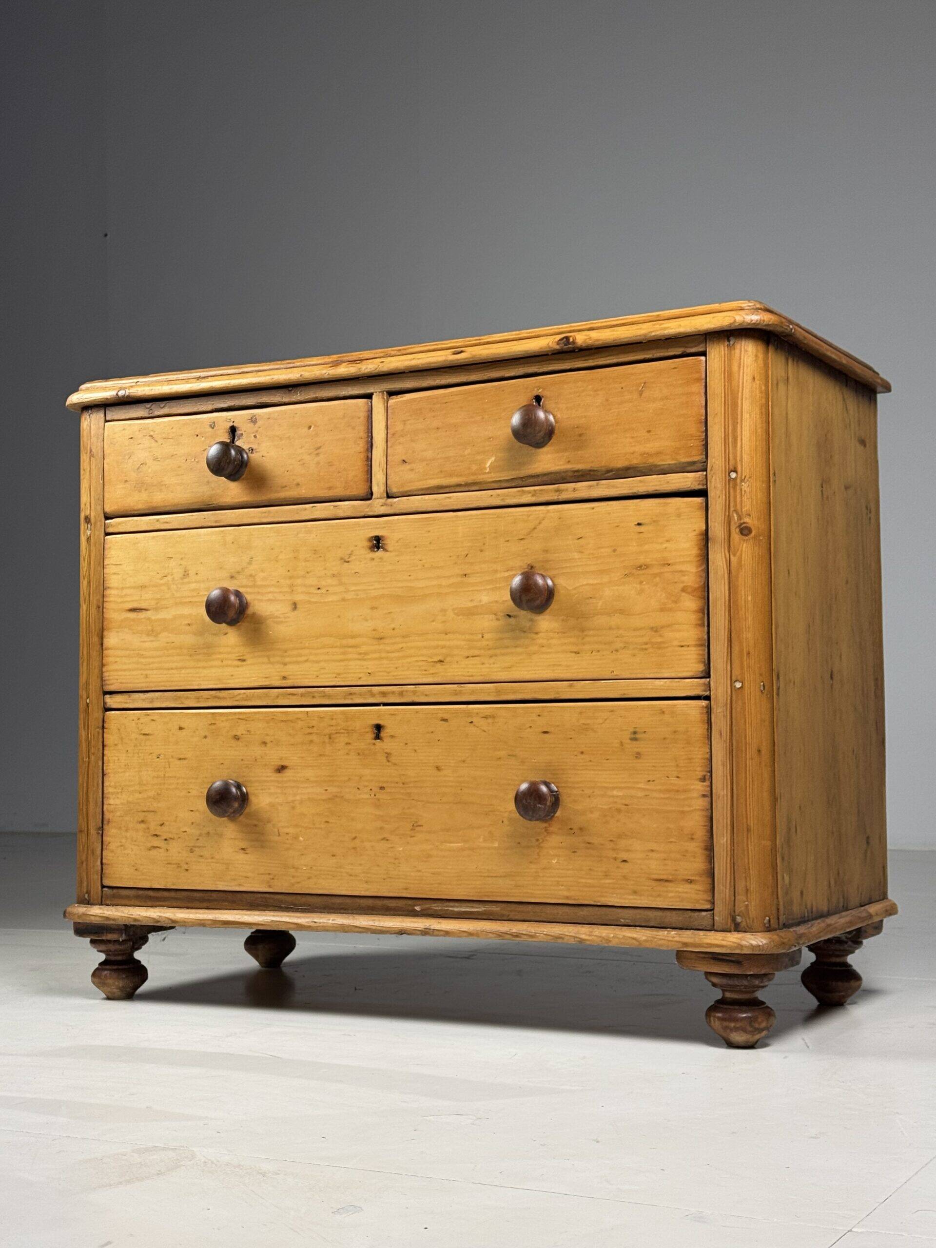 Pine commode English