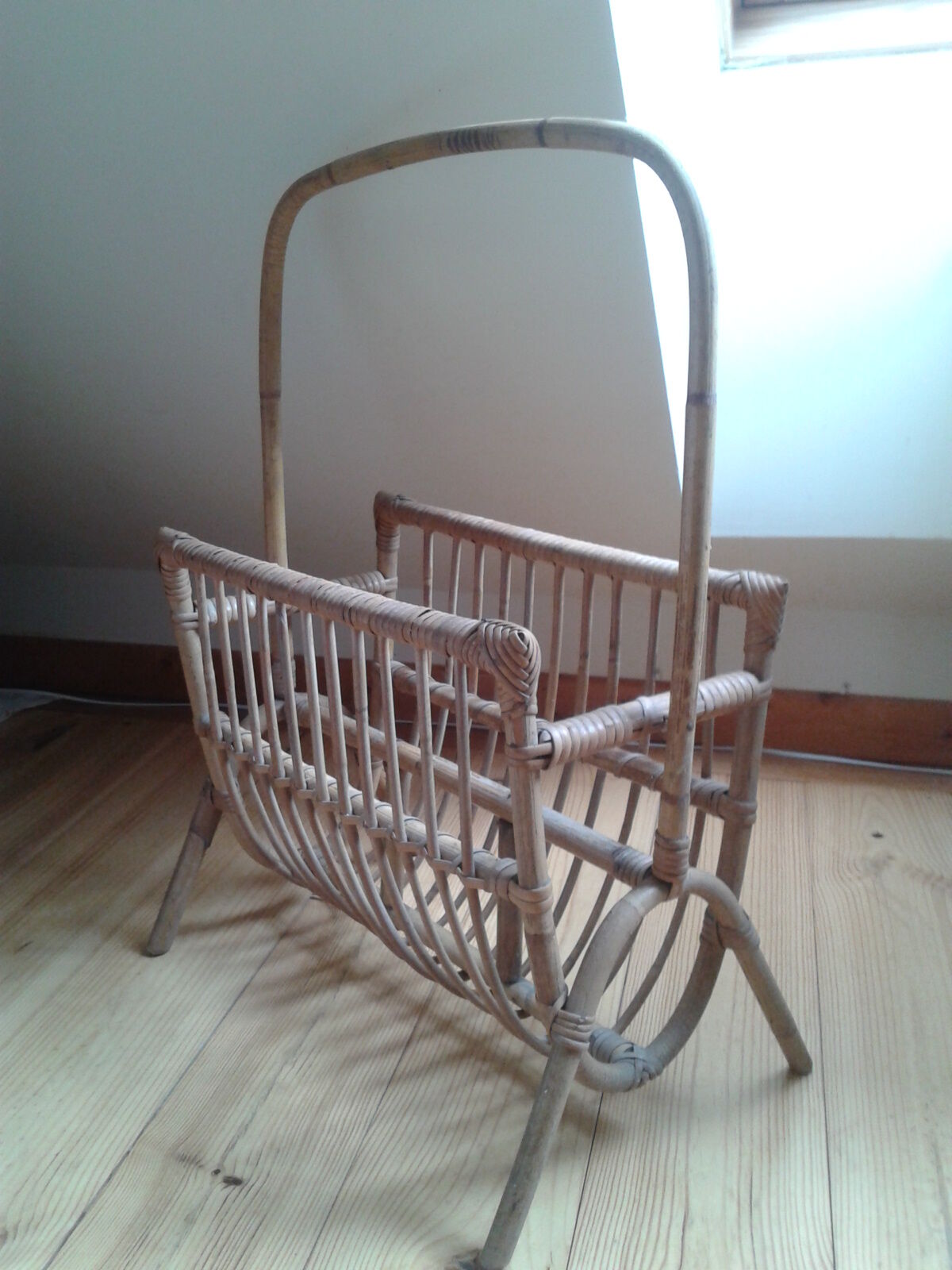 Rattan magazine rack 60s 70s
