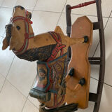 Ancien cheval à bascule