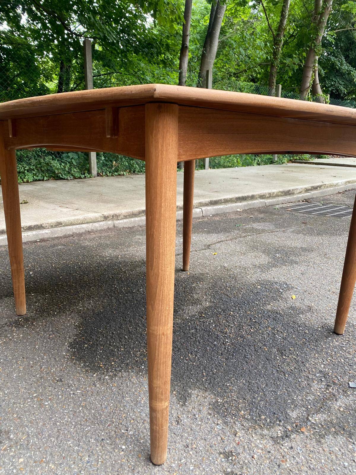 Renovated teak dining table Henry Rosengren Hansen Brande møbelindustri