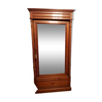 Column cabinet