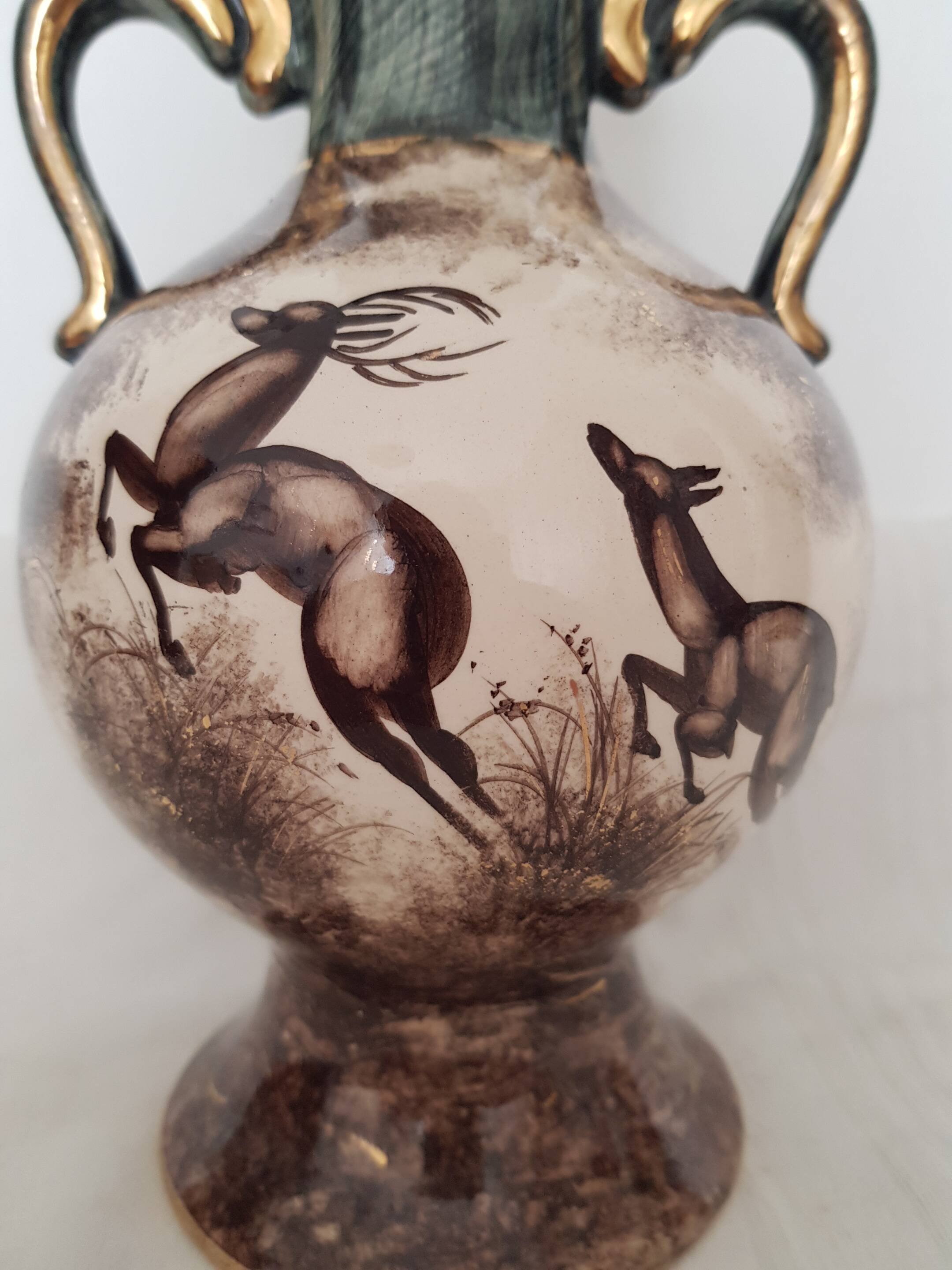 Vase vintage en faïence de H Bequet, Décor de cerf
