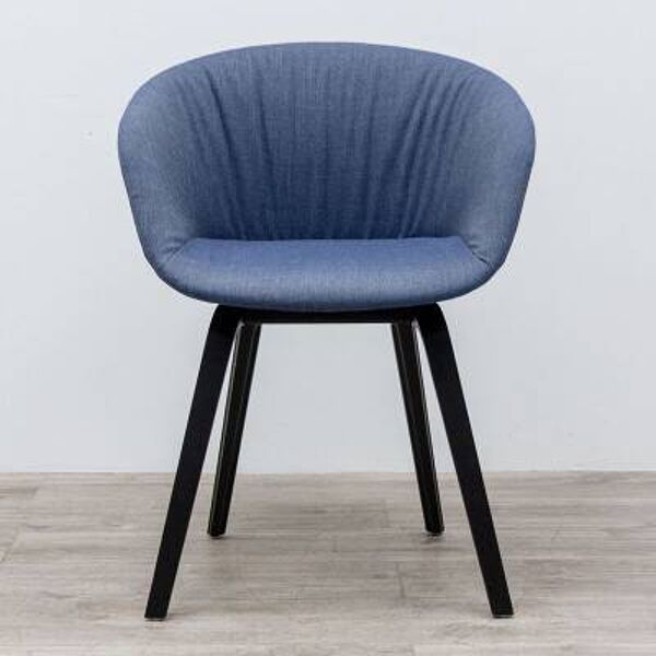 Chaise HAY AAC23 en tissu bleu foncé