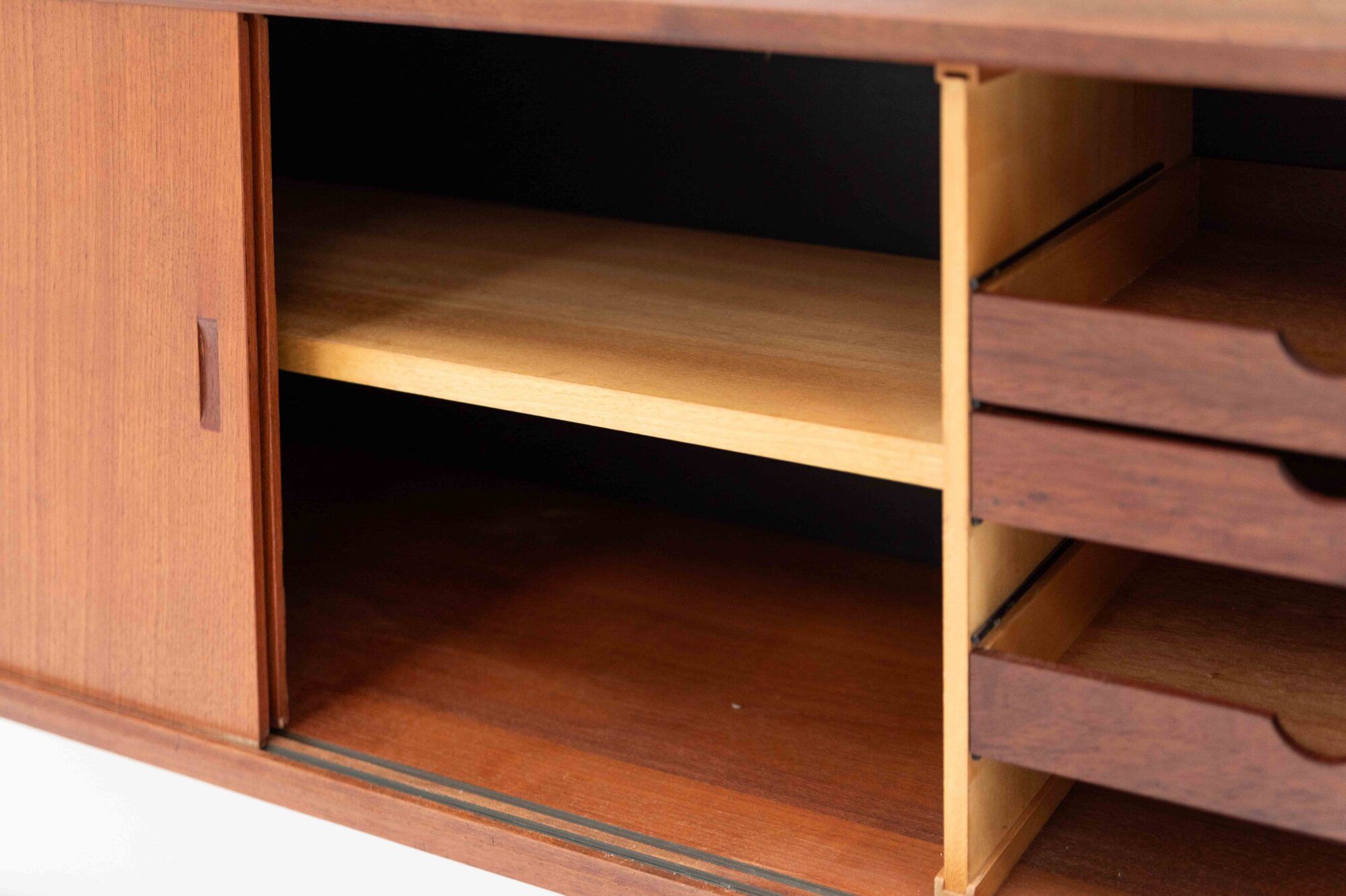 Wall unit with 4 modules by P. Cadovius