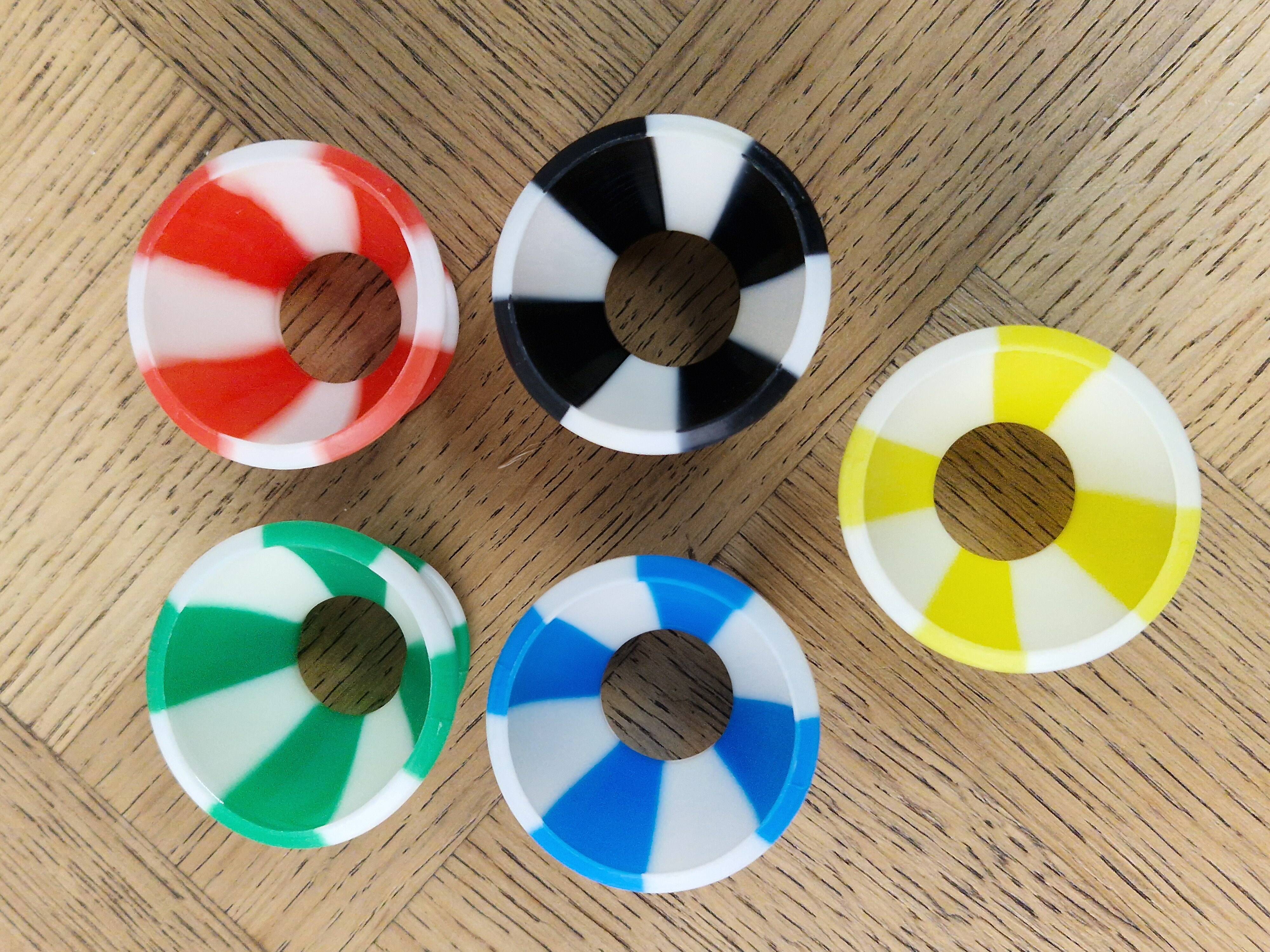 5 egg cups in the shape of a diabolo from the 60s/70s.