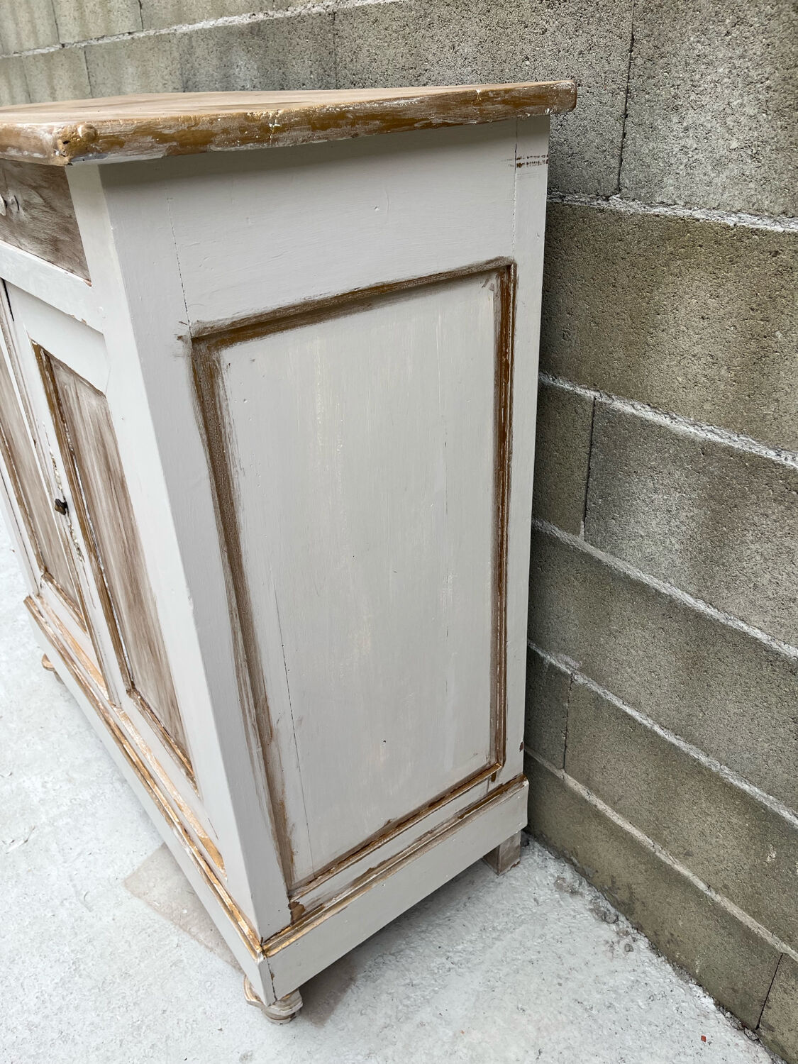 Buffet parisien patiné