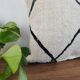 Coussin kilim berbere blanc et noir