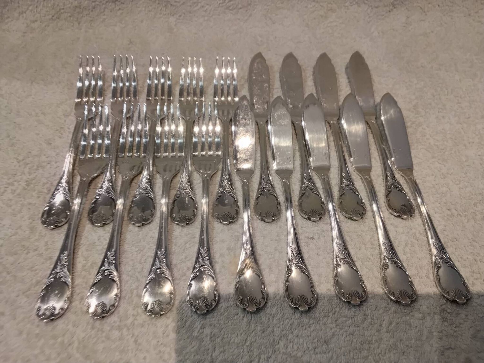 9 fish cutlery pieces, 18 pieces, silver-plated metal, Christofle Marly silversmiths