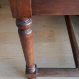 Table ancienne en chêne massif (140/80/75(cm)- Pieds en bois tourné - Deux grands tiroirs.