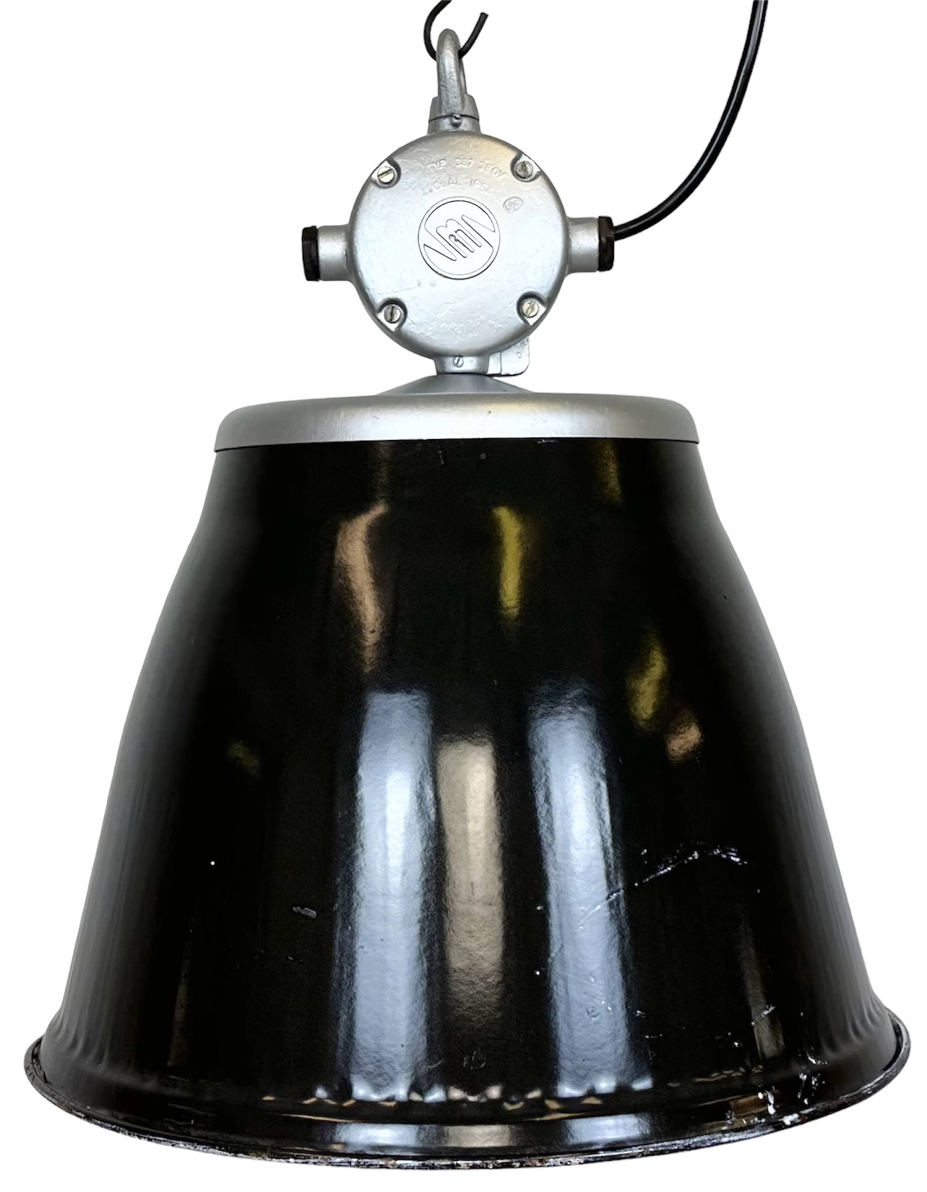 Suspension industrielle en émail noir, 1960s