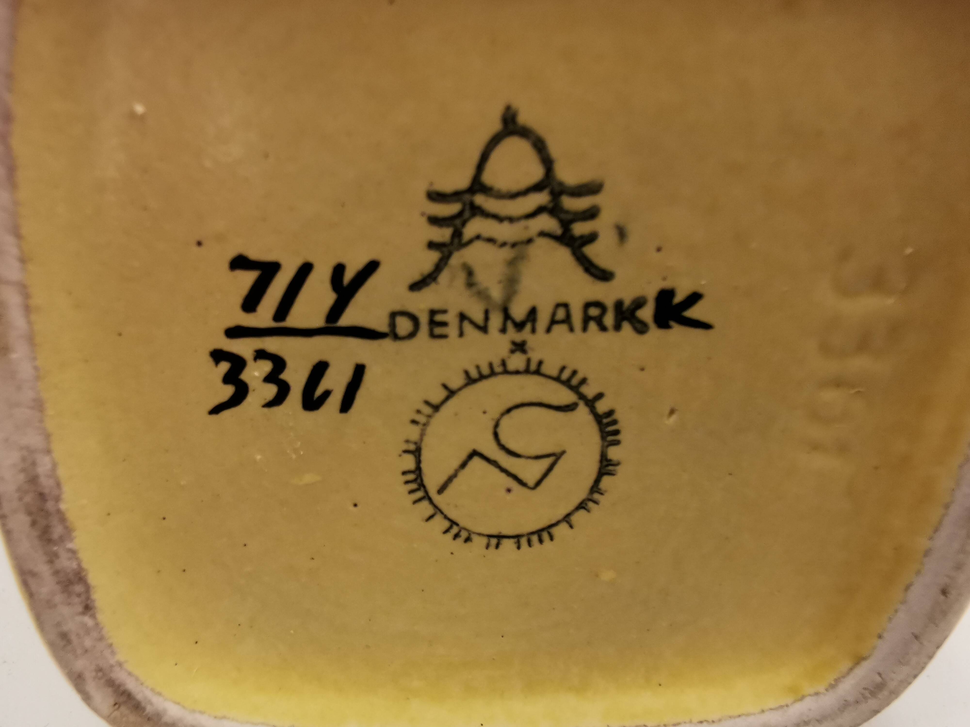 Small ceramic vase, designed by Nils Thorsson for Aluminia/Royal Copenhagen in the 1950-60s.