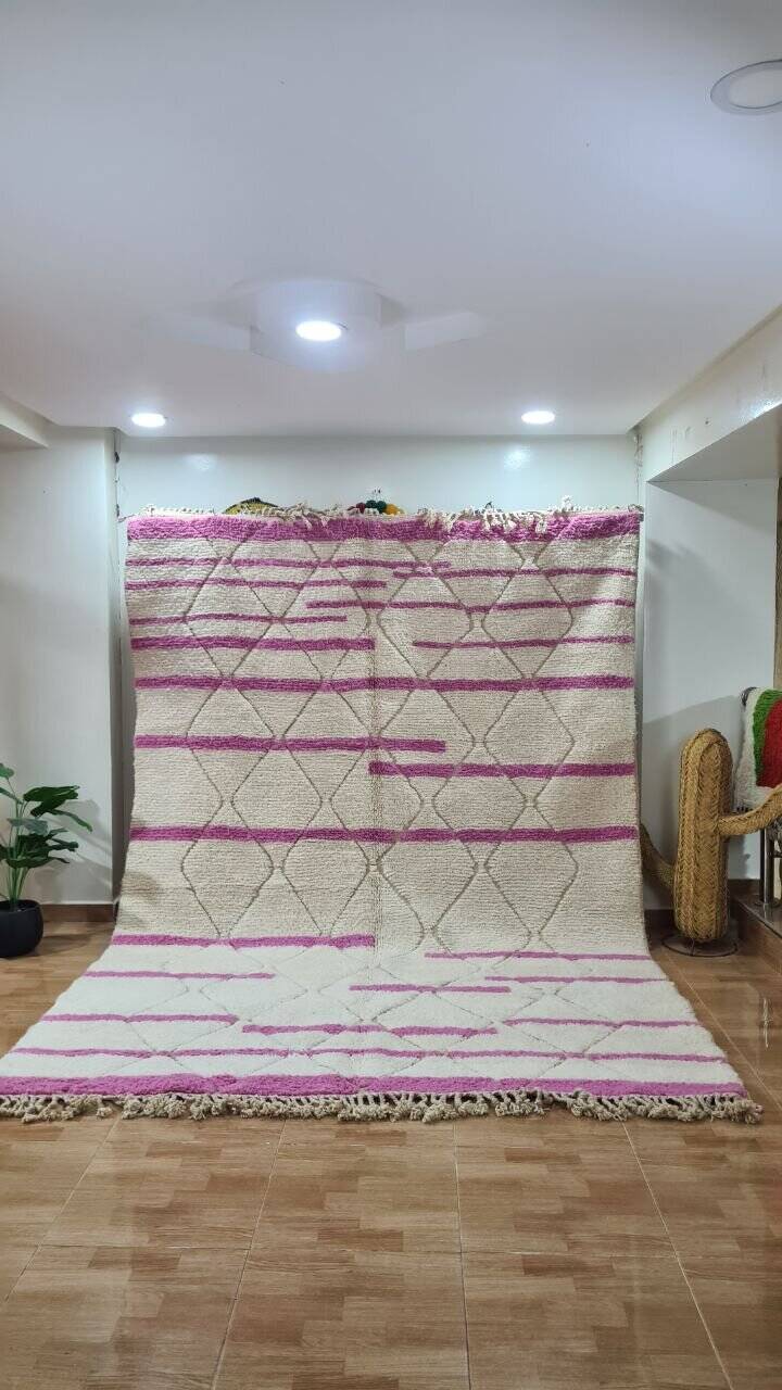 Elegant Moroccan Beni Ouarain Rug with Pink Accents – Hand Woven Wool Rug