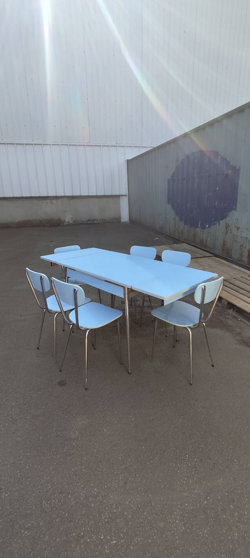 Blue formica extendable table