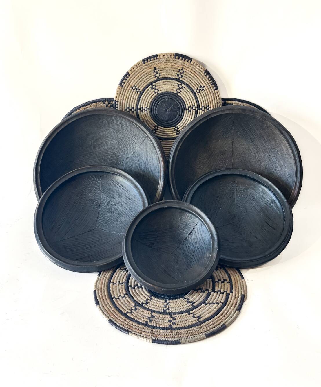 Set of "Kânâh" smoked terracotta dishes with ribbed interior | Ø 17-25-32-40 cm