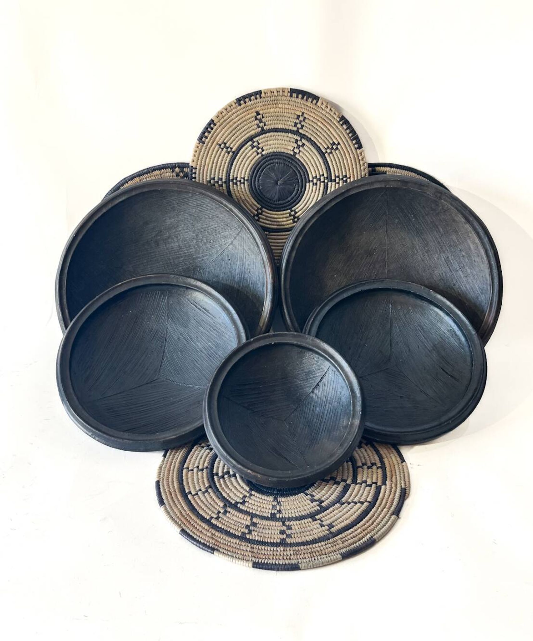 Set of "Kânâh" smoked terracotta dishes with ribbed interior | Ø 17-25-32-40 cm