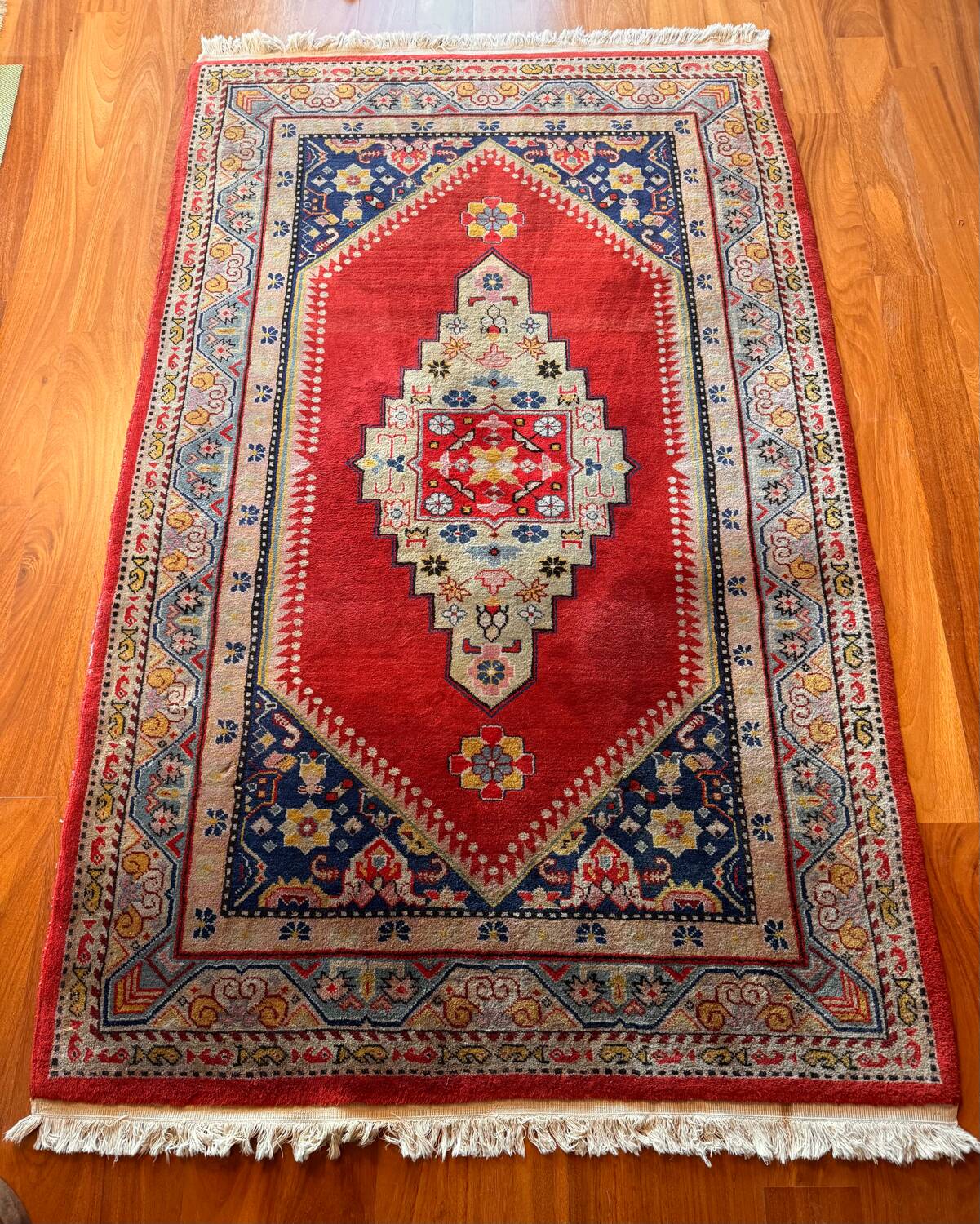 Vintage Sinkiang rug 224 cm x 136 cm