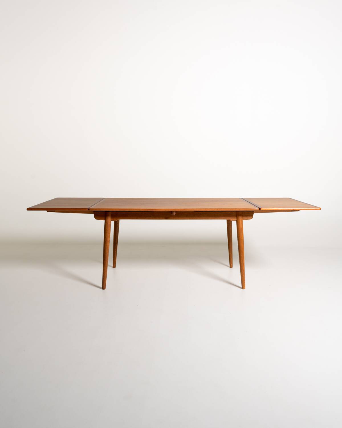 Table “AT-312” par Hans J. Wegner pour Andreas Tuck, années 1950.