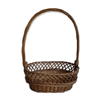 Oval wicker basket