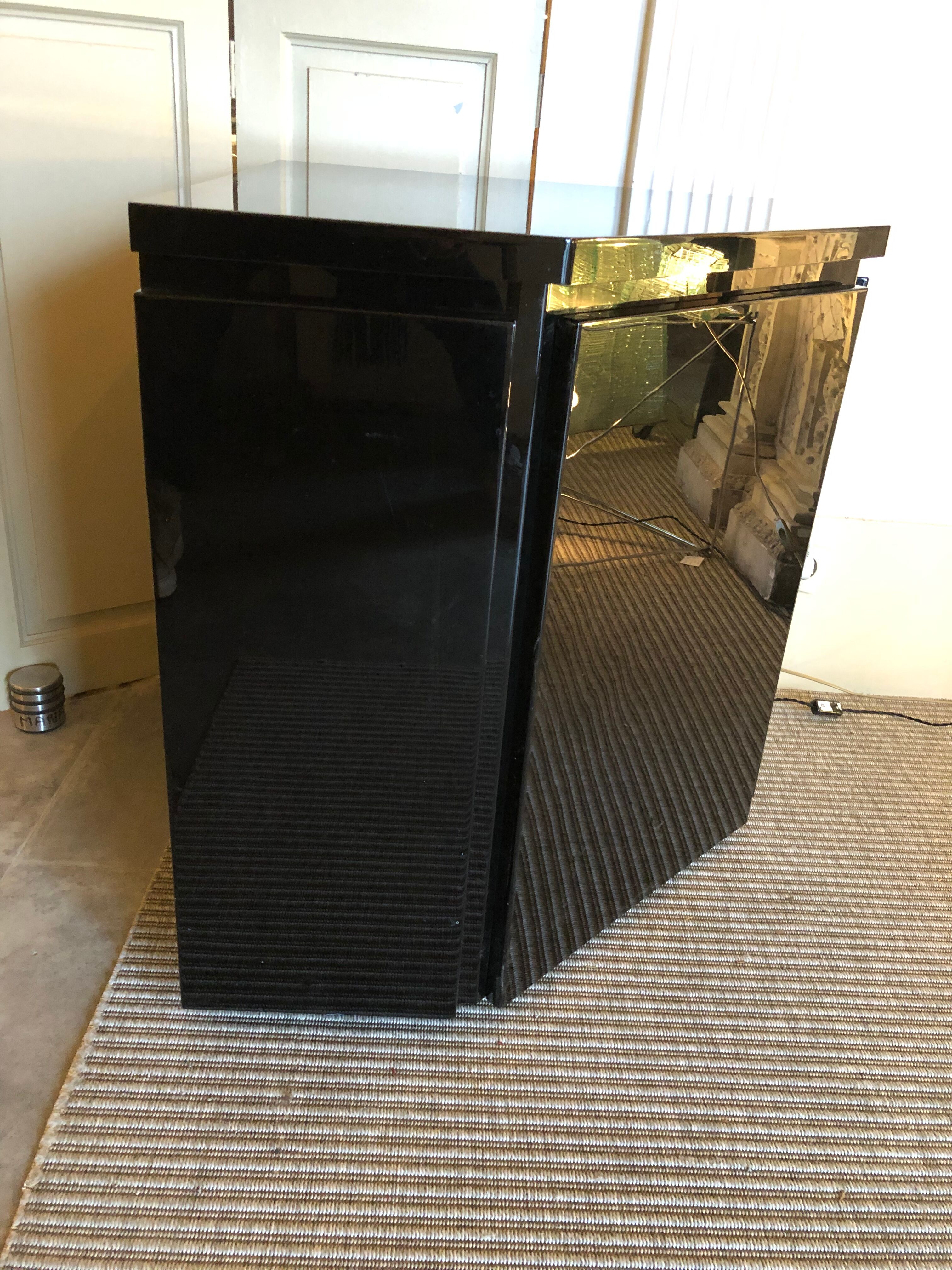 Vintage black lacquer notch