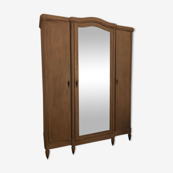 Large wardrobe with large painted and patinated beveled mirror
