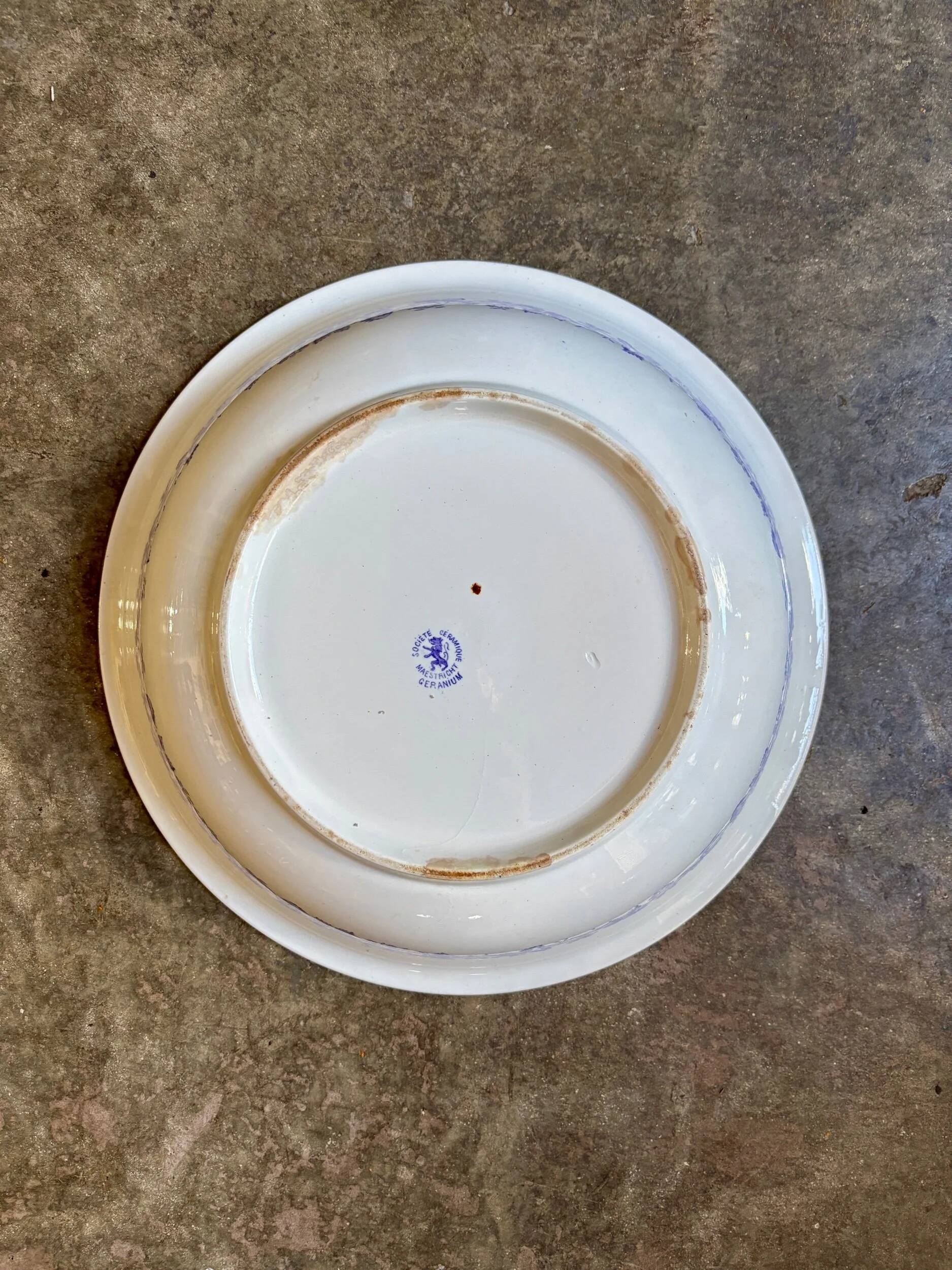 Salad bowl, Maestricht ceramic company, "geranium" service