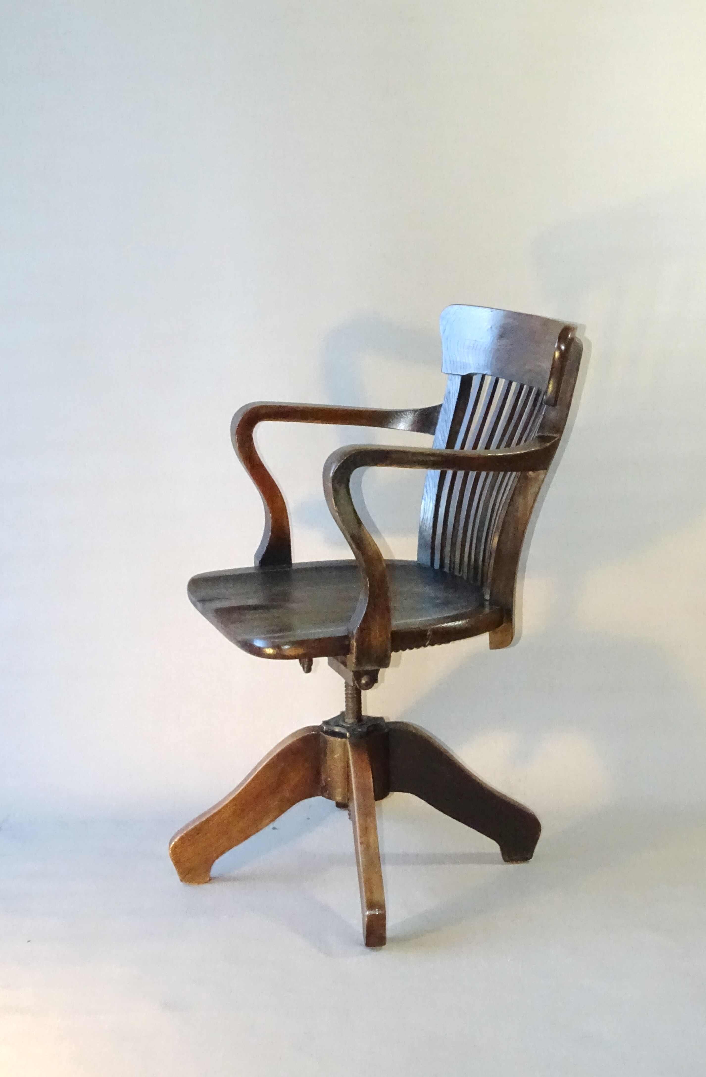 American office armchair with screws, solid oak, 1925/1930