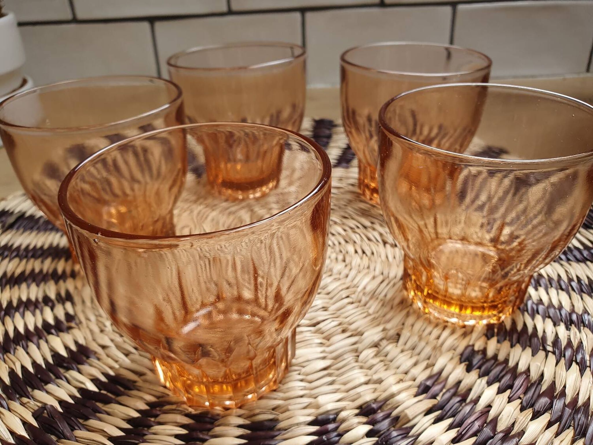 Lot de 5 verres à eau en verre rose vintage