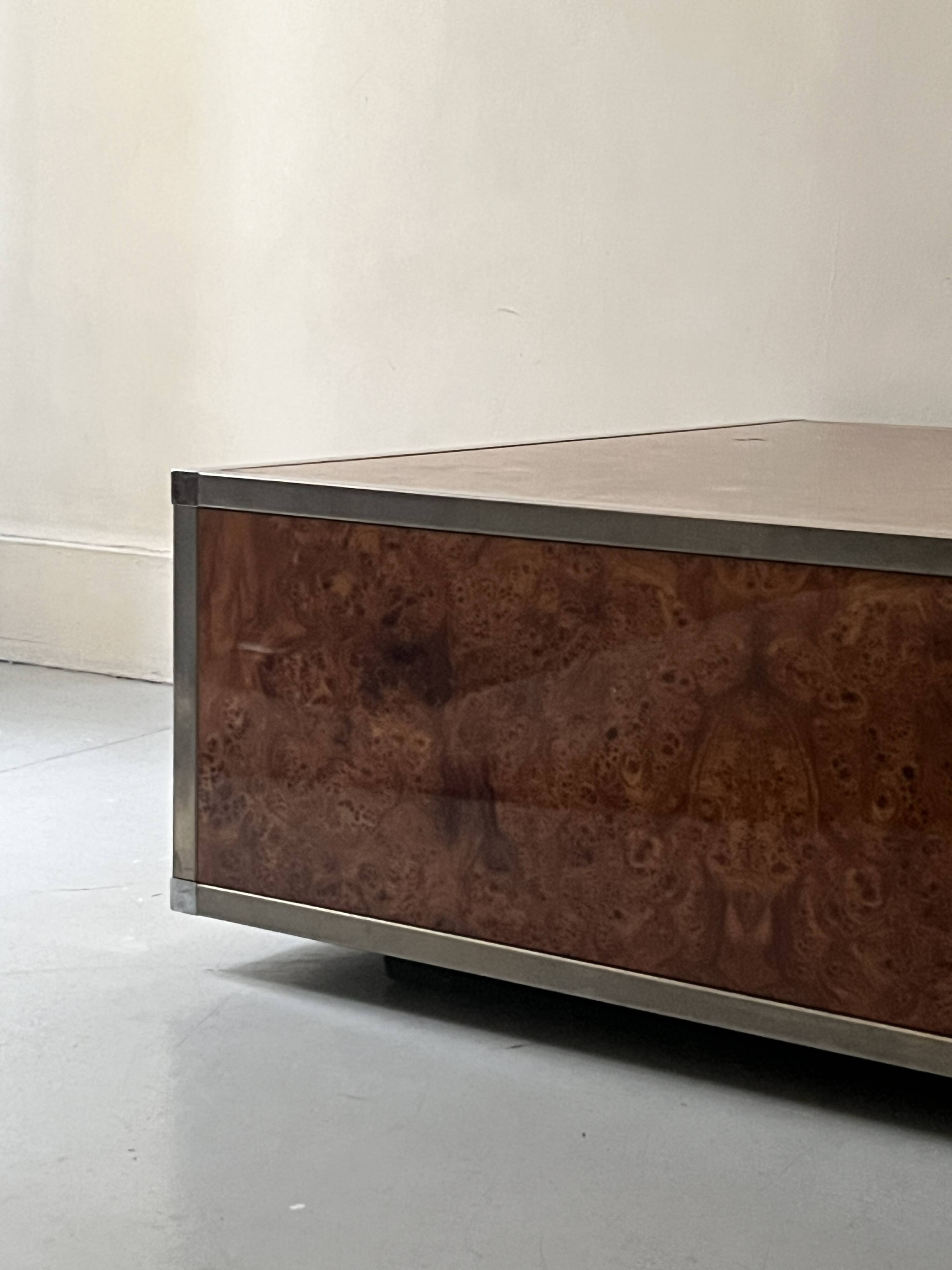 Square coffee table in metal and elm burl in the style of Willy Rizzo, 1970