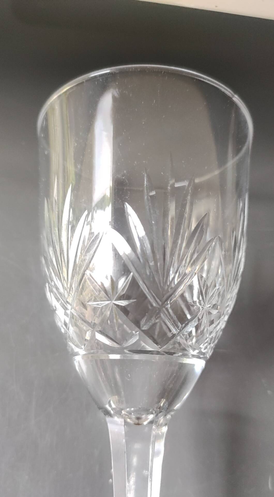 Lot of 7 x crystal glasses. Star/palmette decoration in St Louis style.
