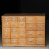 Furniture of trade: dresser of apothecary.
